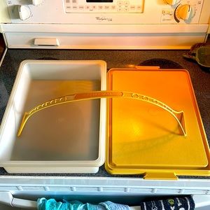 Vintage Amazing Tupperware Cake holder and carrier